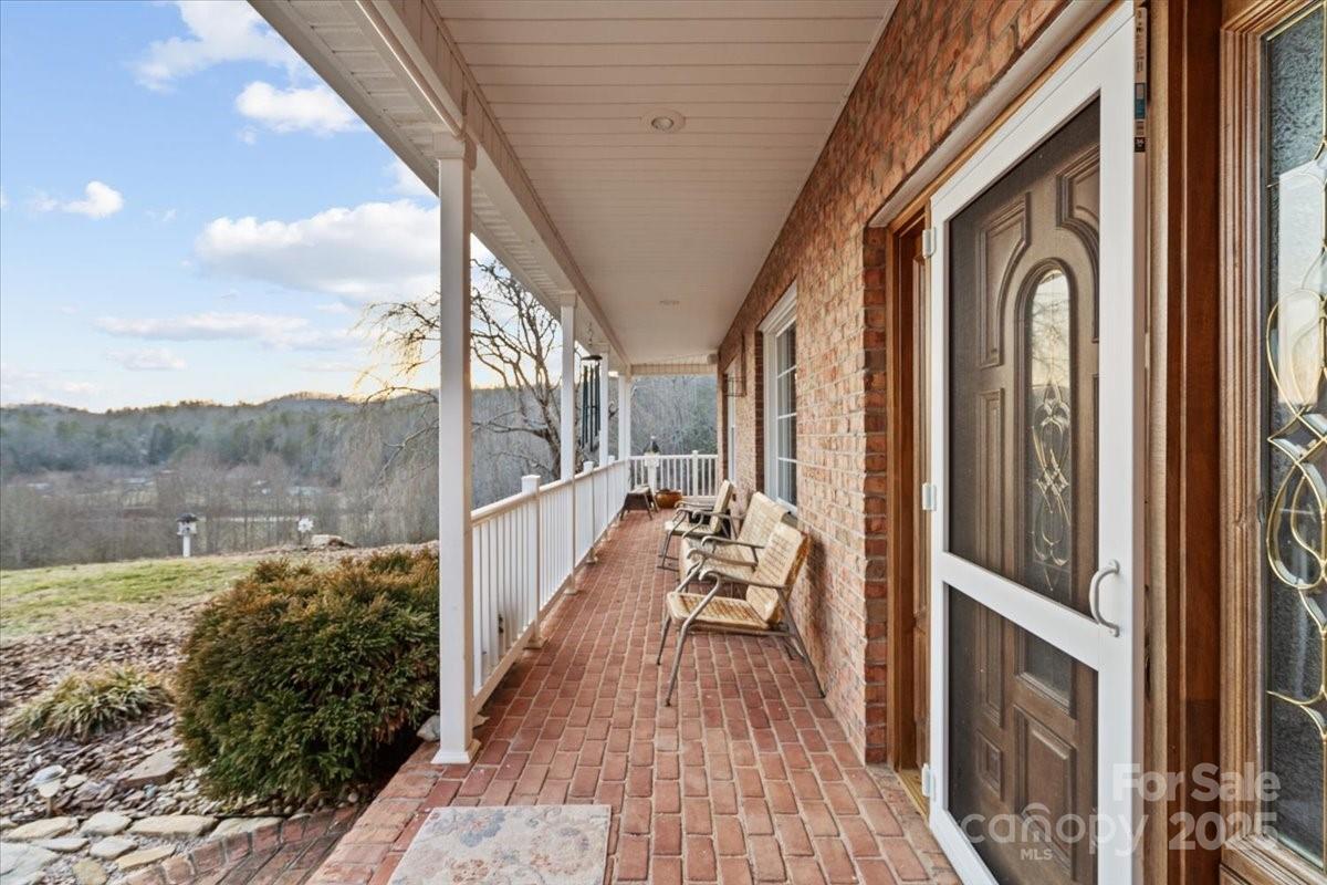 4594 Grandin Road