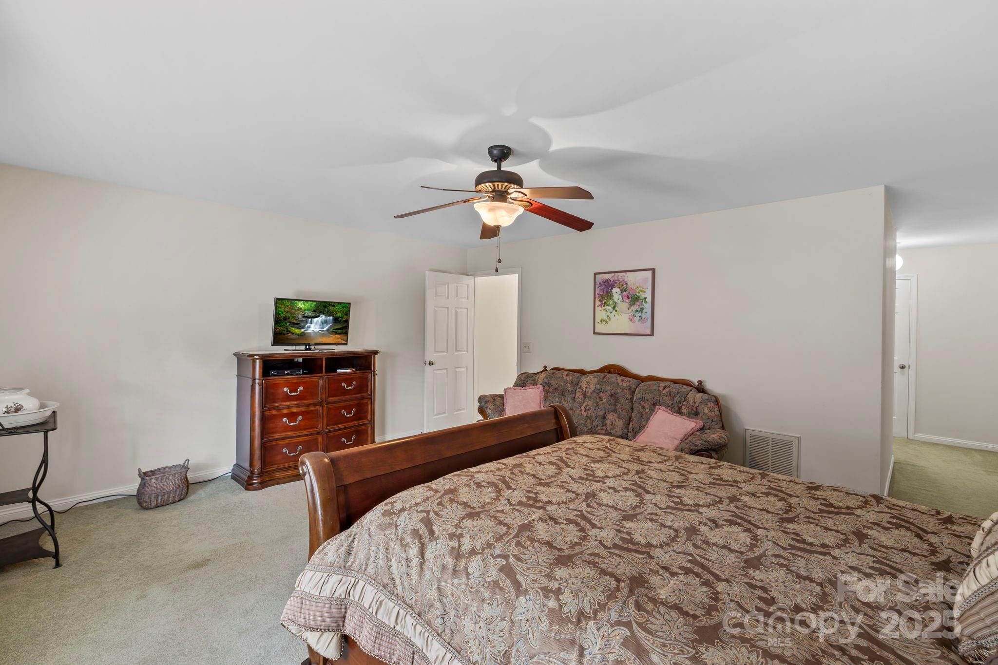 Links O Tryon - Residential