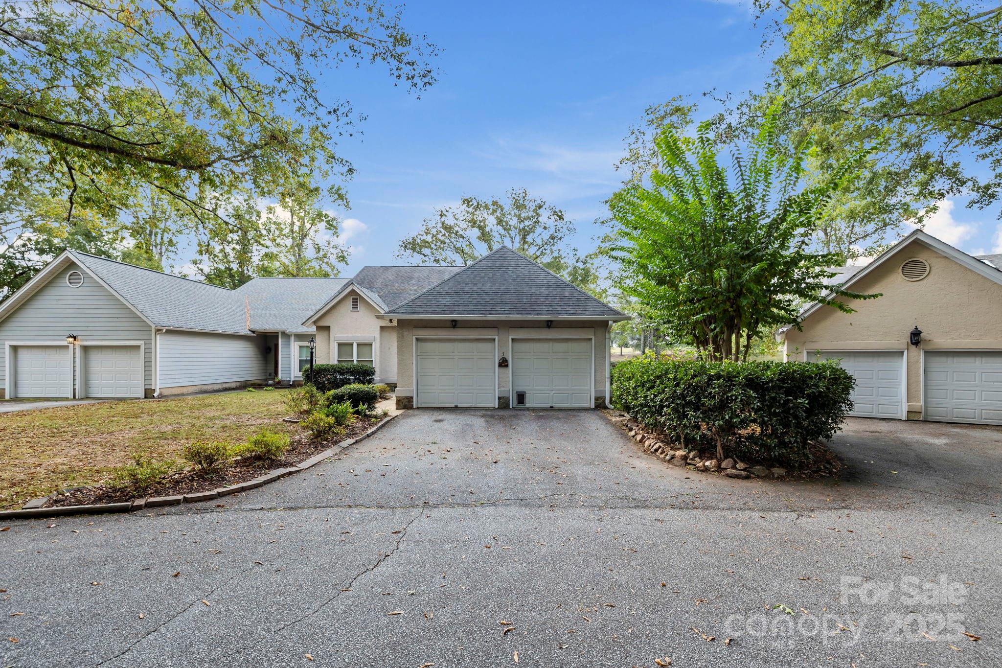 Links O Tryon - Residential