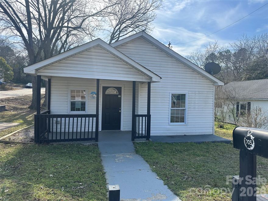 Bungalow Style house with 3 bedrooms and 1 full bathroom. So much potential in this home with a great layout. Great investment property or starter home!
