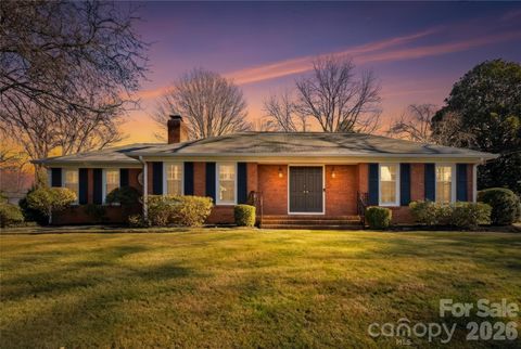 Photo of 1024 Redcoat Drive, Charlotte, NC 28211 (MLS # 4334822)