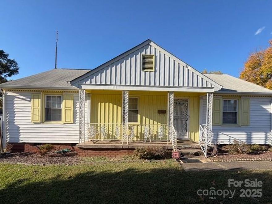 Welcome to this 5 bedroom, 2 bath ranch located in University Park Neighborhood. This traditional layout features a warm living room, a separate den, a dinning room and a large kitchen. The front porch invites you to sit back and enjoy your morning coffee, the additional side porch is perfect for enjoying the fresh air and the sunroom in the rear of home gives a little privacy to enjoy the view of the backyard. Outside you will find a durable full backyard ramp-designed for wheelchair access or other mobility needs. This home is conveniently located to I-85, I-77, 485,
Uptown, Dinning and Entertainment.