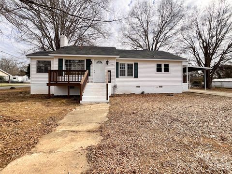 Photo of 307 Arey Avenue, Albemarle, NC 28001 (MLS # 4343969)