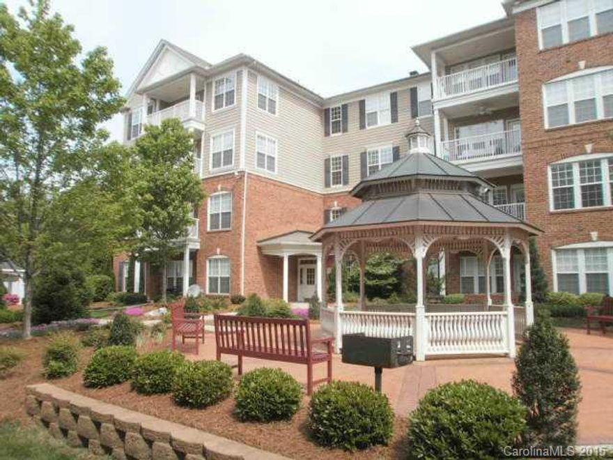 Large 3 bedroom 2 bath unit. Over-sized kitchen, Master bath with dual vanity and large closet. Great for roommate situation, secured entry. Located just minutes from shopping, dinning, walkable to restaurants and parks. Home being repainted