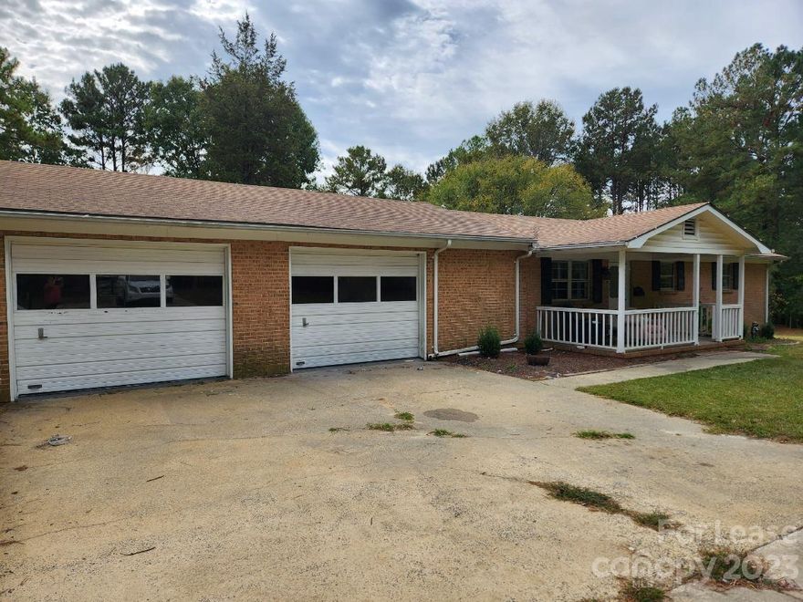 Well maintained all Brick ranch on a 2 acre lot, Indian Land area and no HOA ***Tenant is to obtain renters insurance***