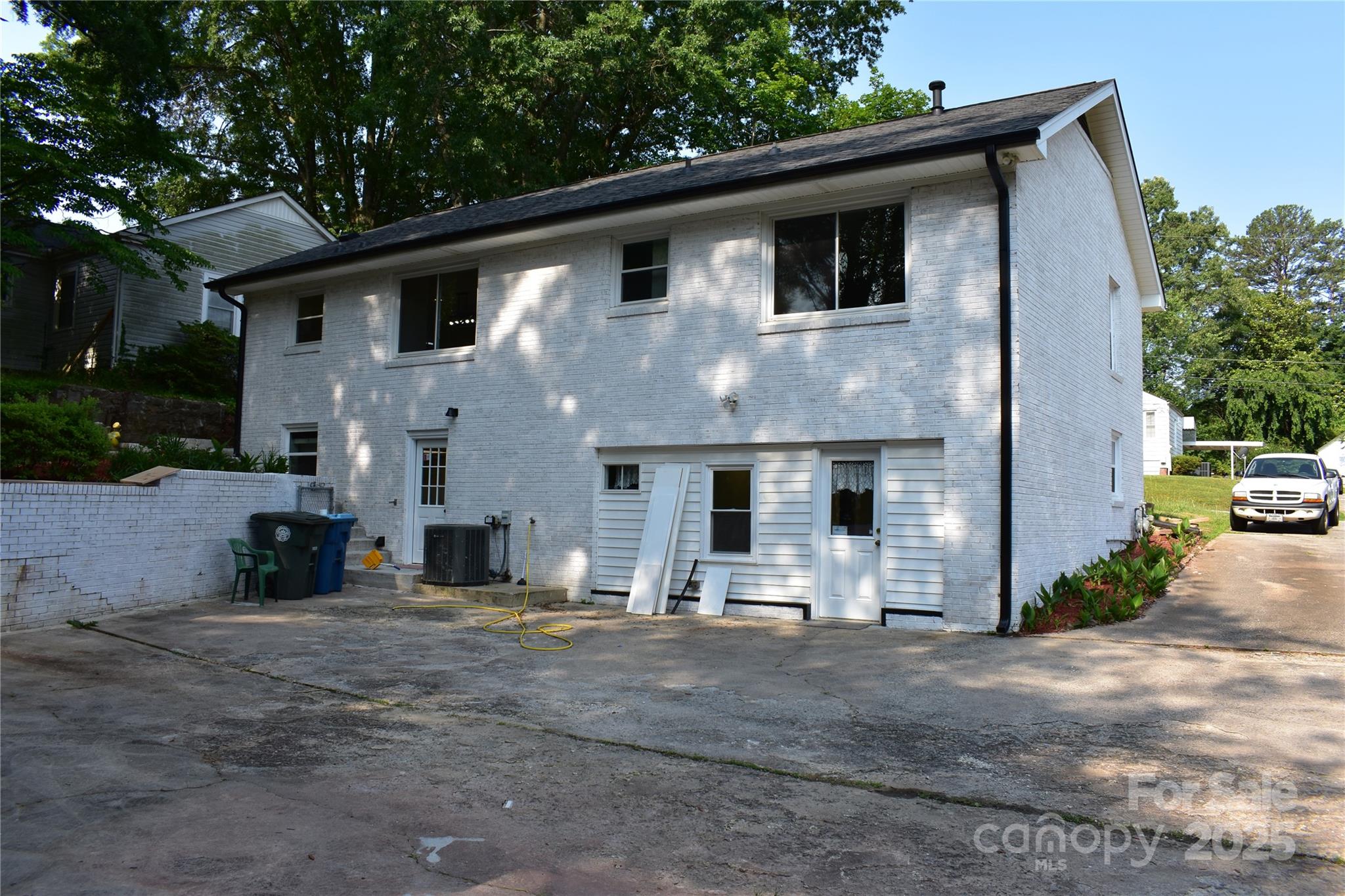 1038 Holmes Avenue
