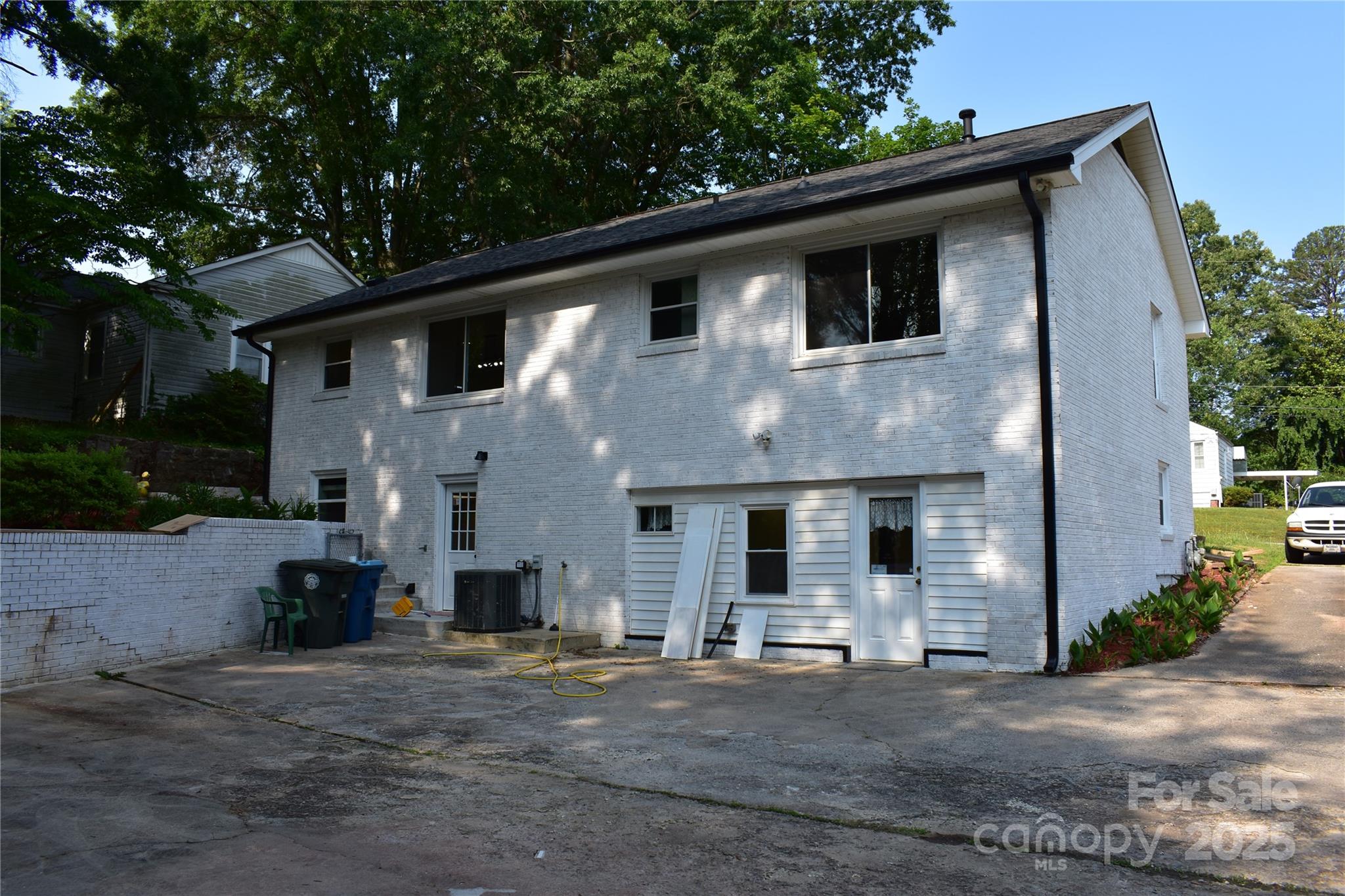 1038 Holmes Avenue