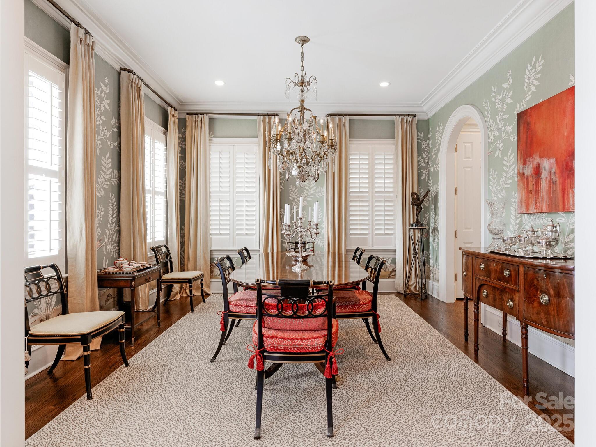 2044 Queens Road W