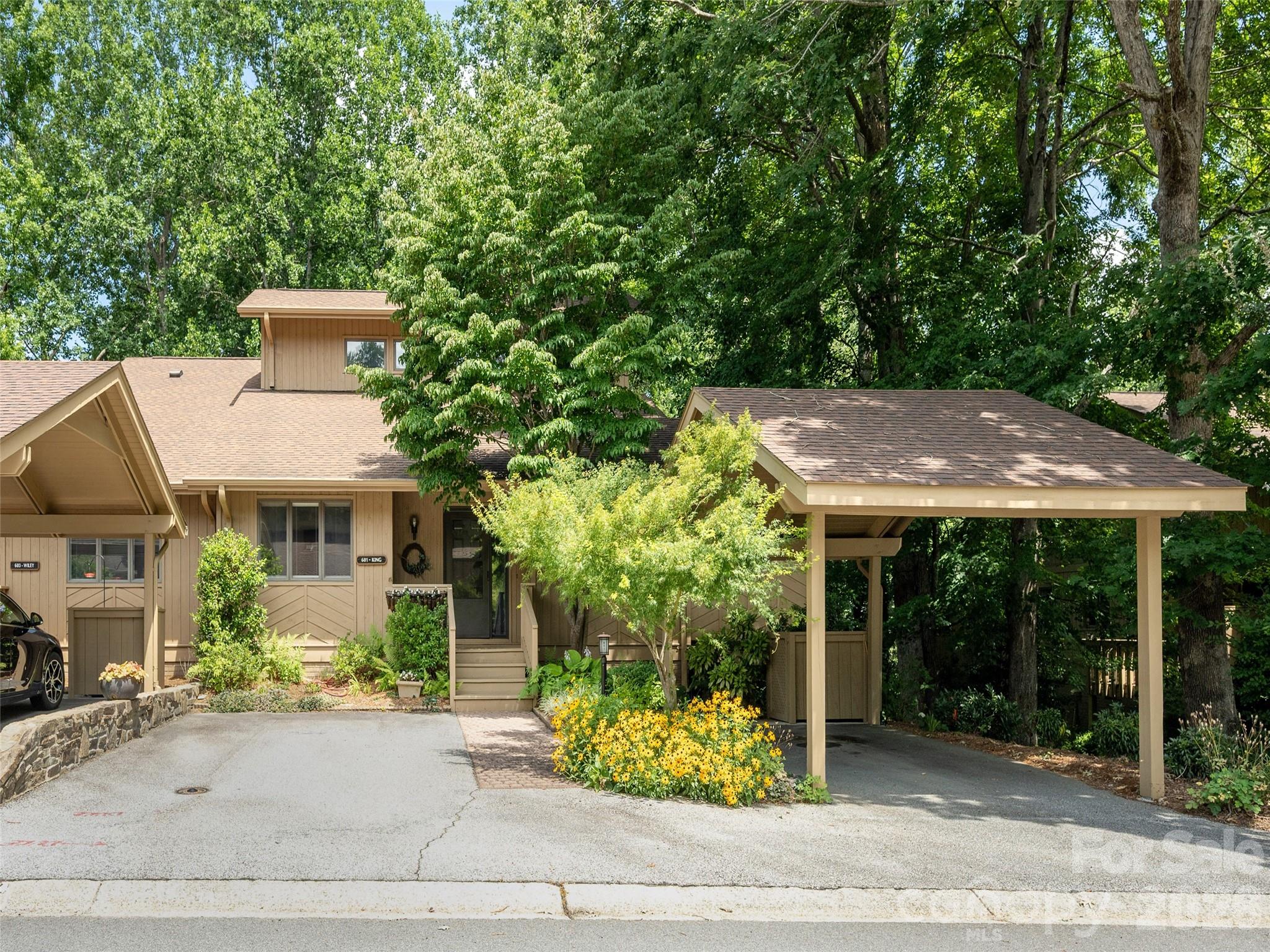 Photo 1 of 41 — 601 Red Oak Drive, Hendersonville, NC 28791
