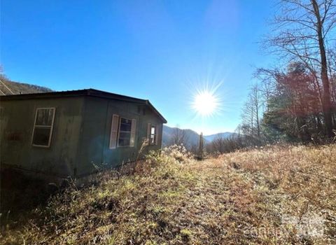 108 Lanning Road Clyde NC 28721