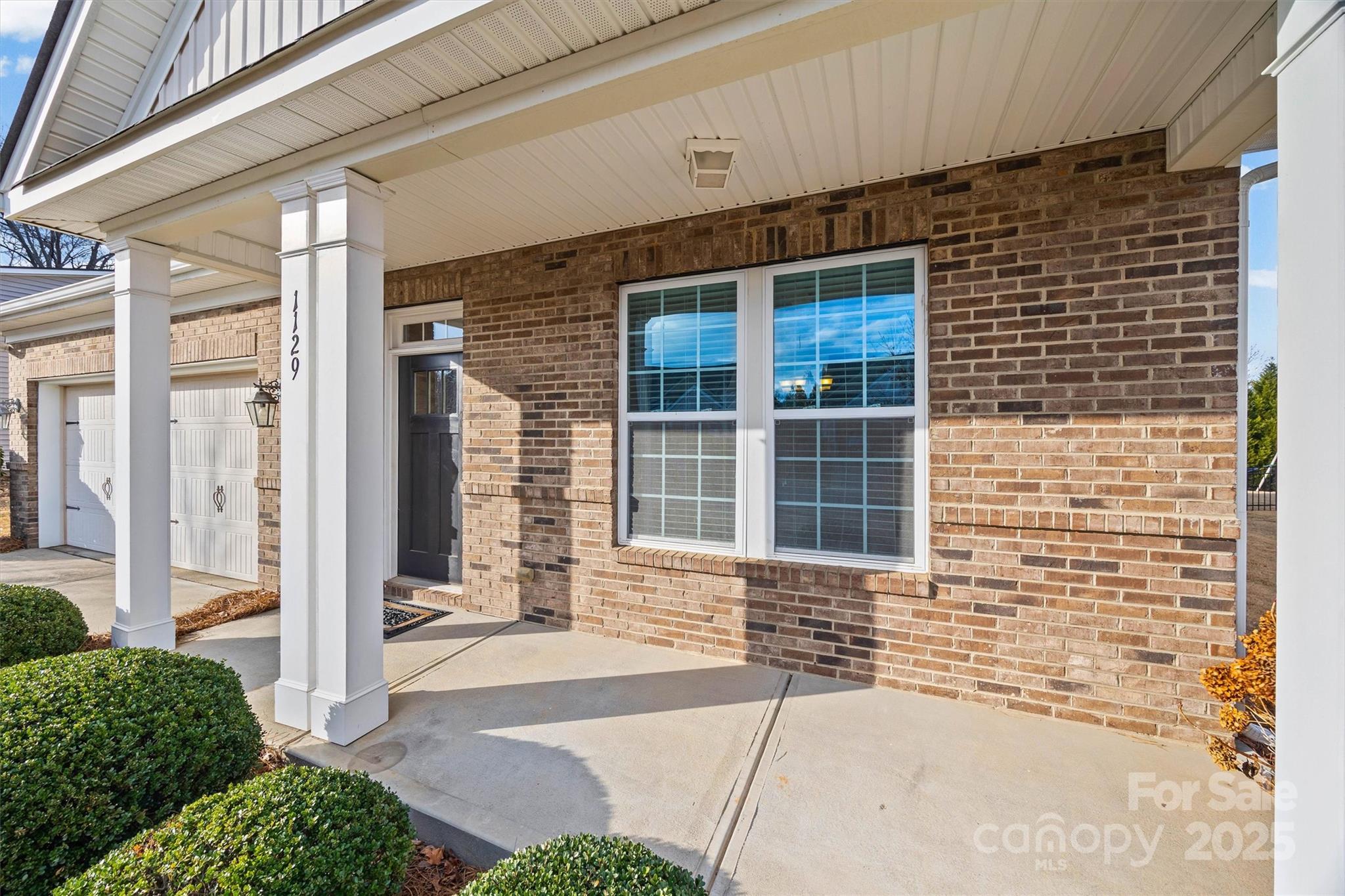 1129 Black Walnut Road