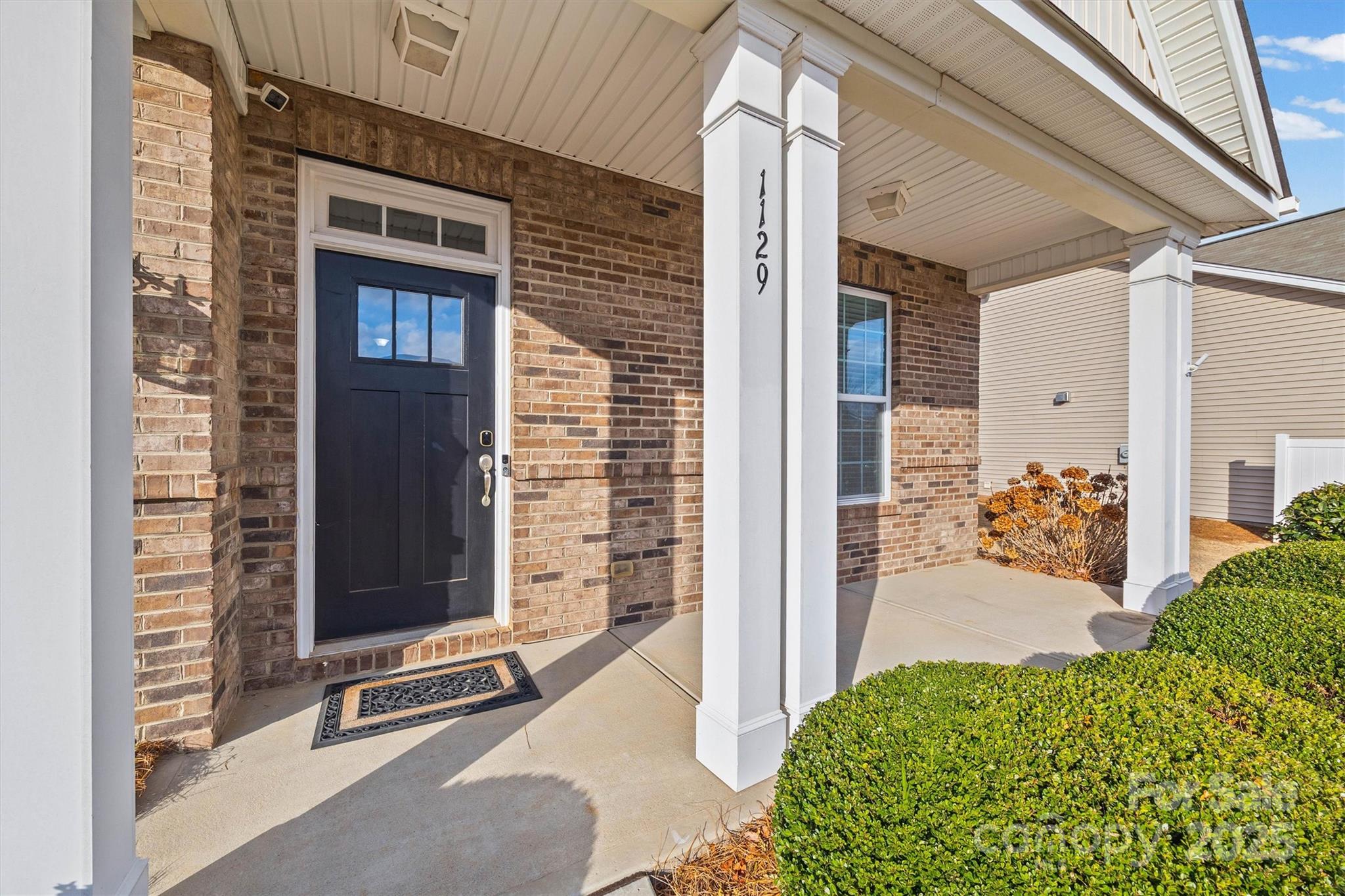 1129 Black Walnut Road