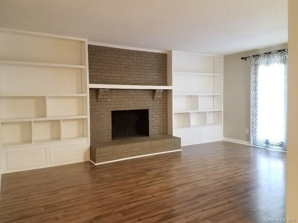 Twelve Oaks - Residential