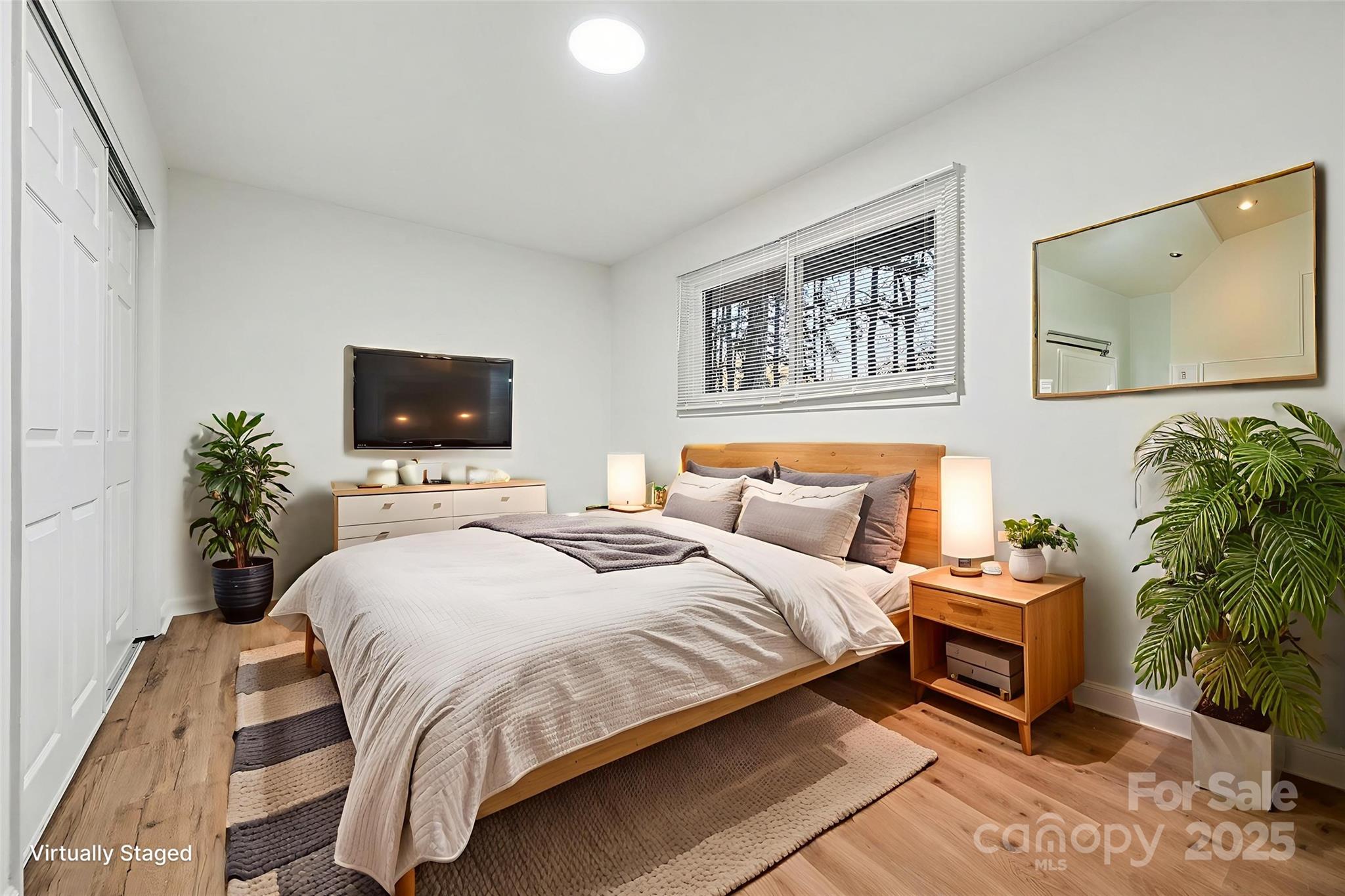 5003 Lakecrest Drive