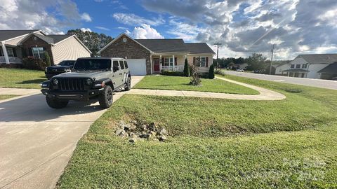 Photo of 1369 Landsdowne Drive, Conover, NC 28613 (MLS # 4308344)