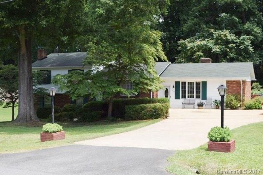 Enjoy this splendid home w/ beautiful yard. This tri-level home is situated on a large lot in a very desirable and well established neighborhood.  Spacious great room w/ gas logs, formal living room, and kitchen has oven with separate broiler.  Home offers so much living space w/ a large billiards room on the main level and an additional rec room on lower level.  Large master has a sitting area and gas log fireplace. Screened porch is a great place to unwind with a cup of tea!