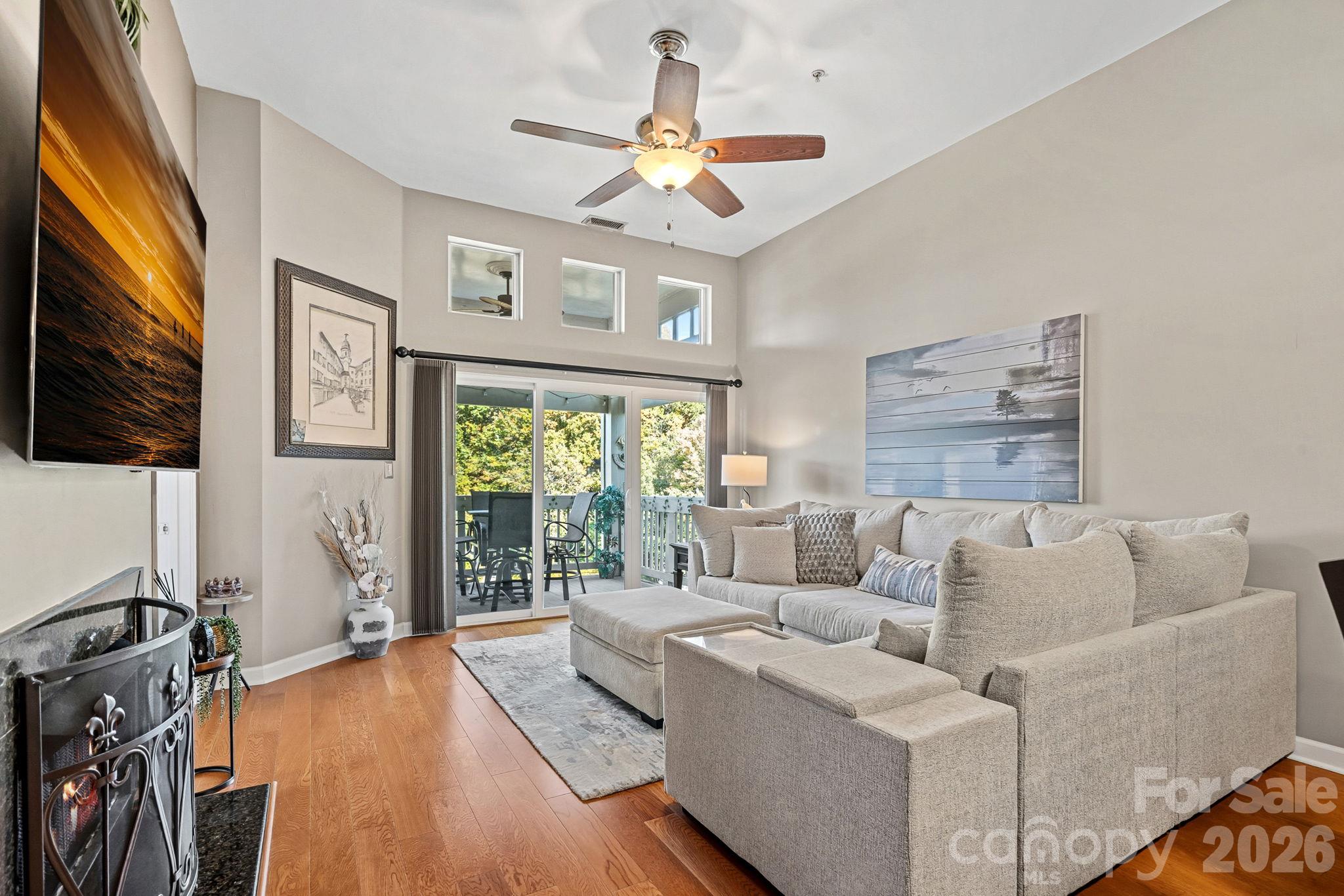 108 Pier 33 Drive 403