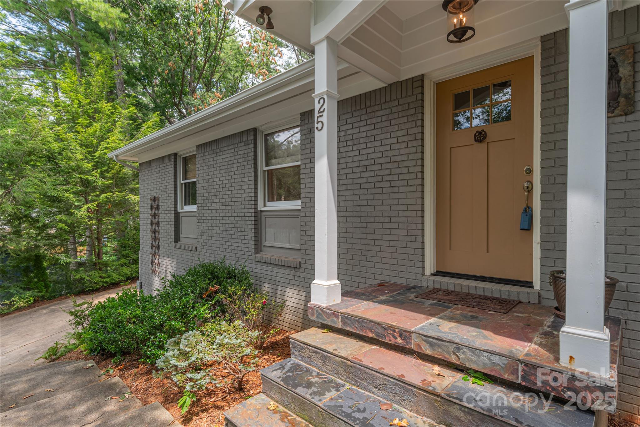 25 Brookcliff Drive