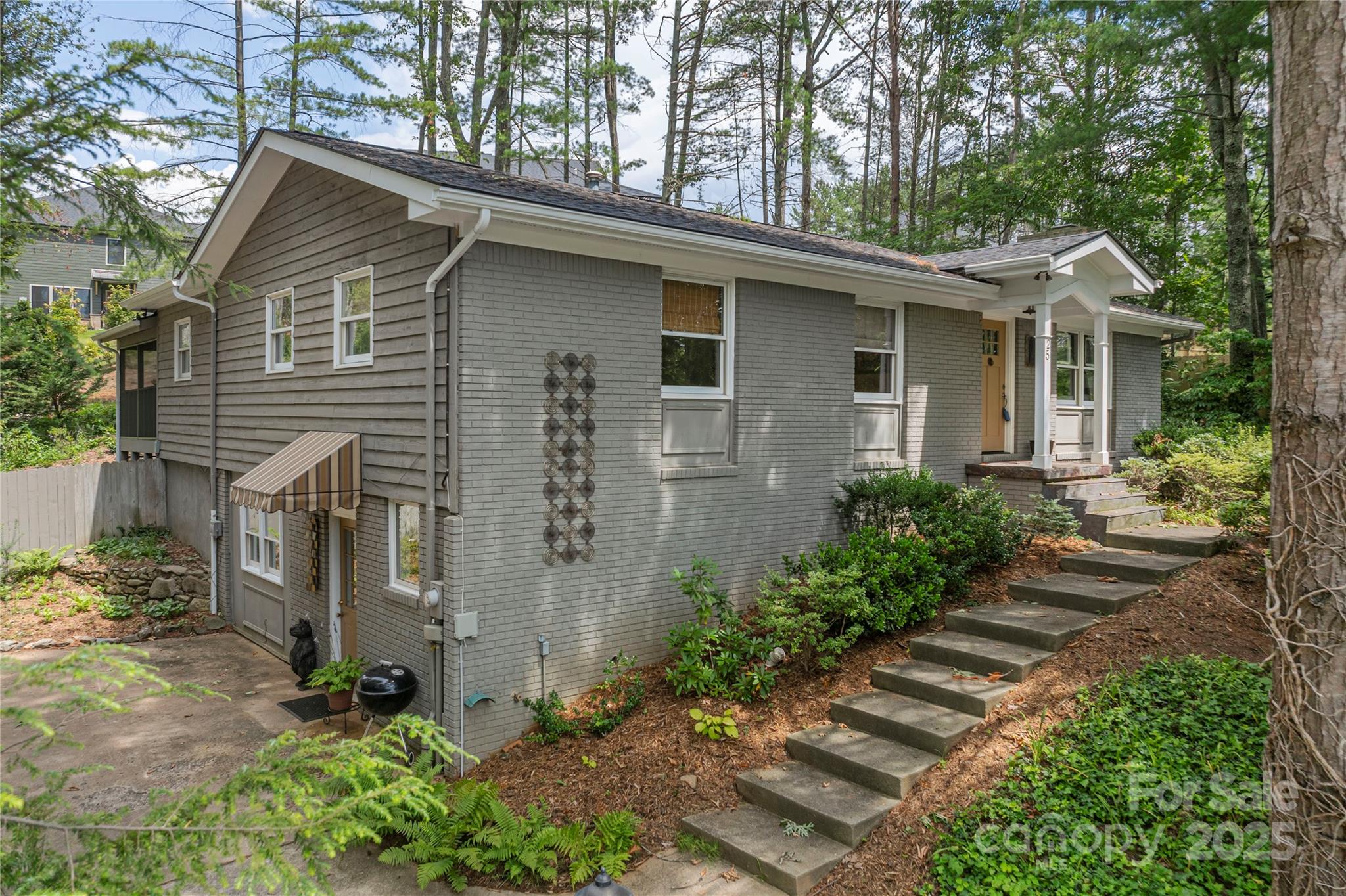 25 Brookcliff Drive