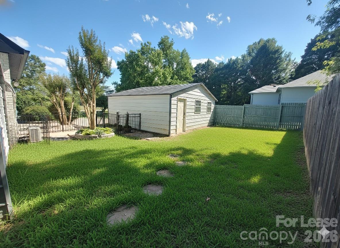 Glenn Oaks - Residential Lease