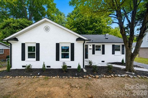 Photo of 1453 Grovewood Drive, Charlotte, NC 28208 (MLS # 4407052)