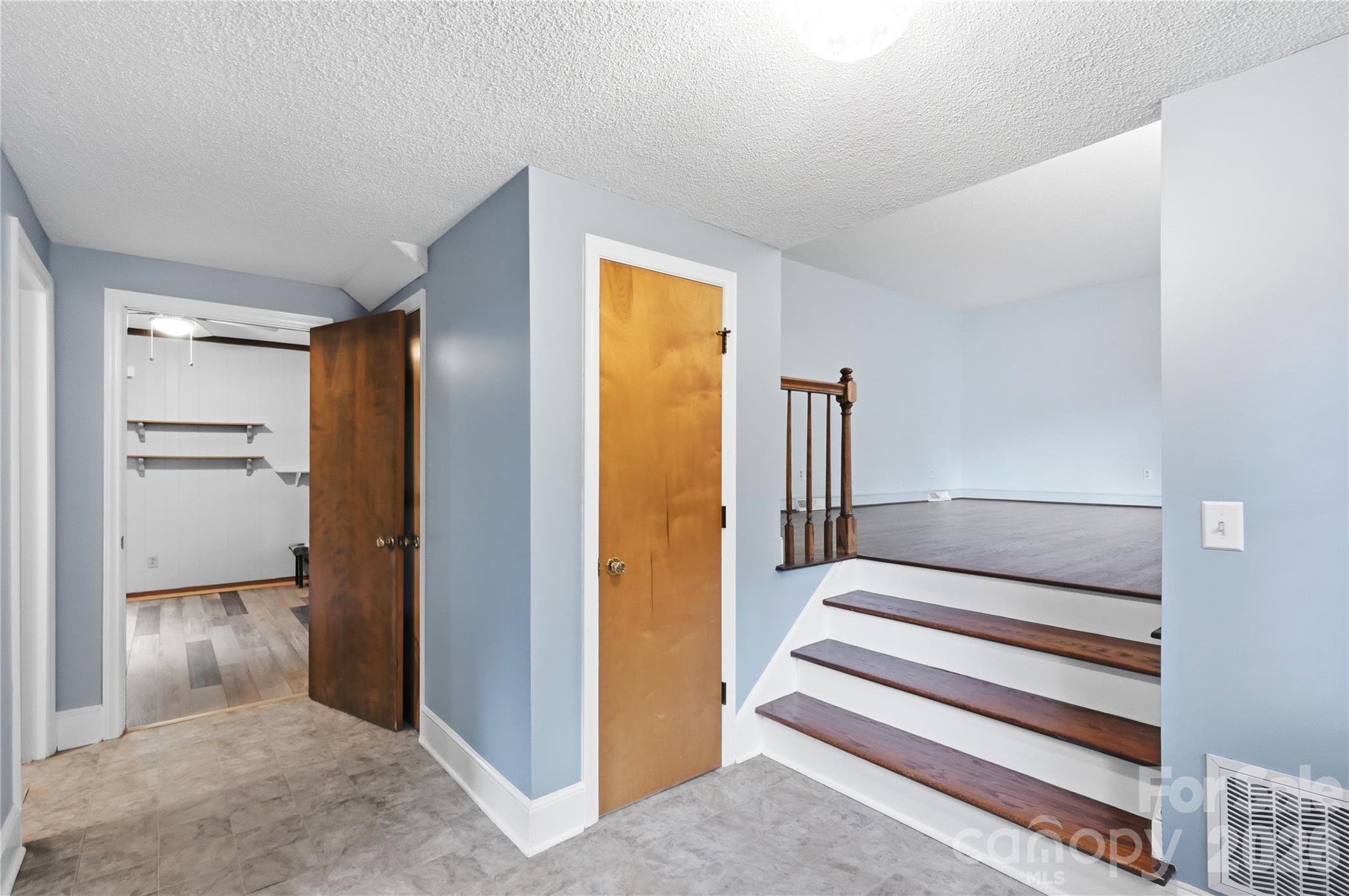 4819 Carousel Drive
