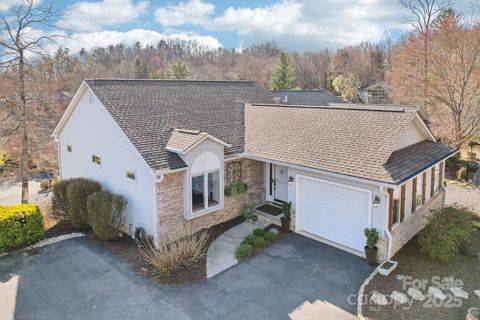 Photo of 80 Laurel Ridge Place, Hendersonville, NC 28739 (MLS # 4314195)