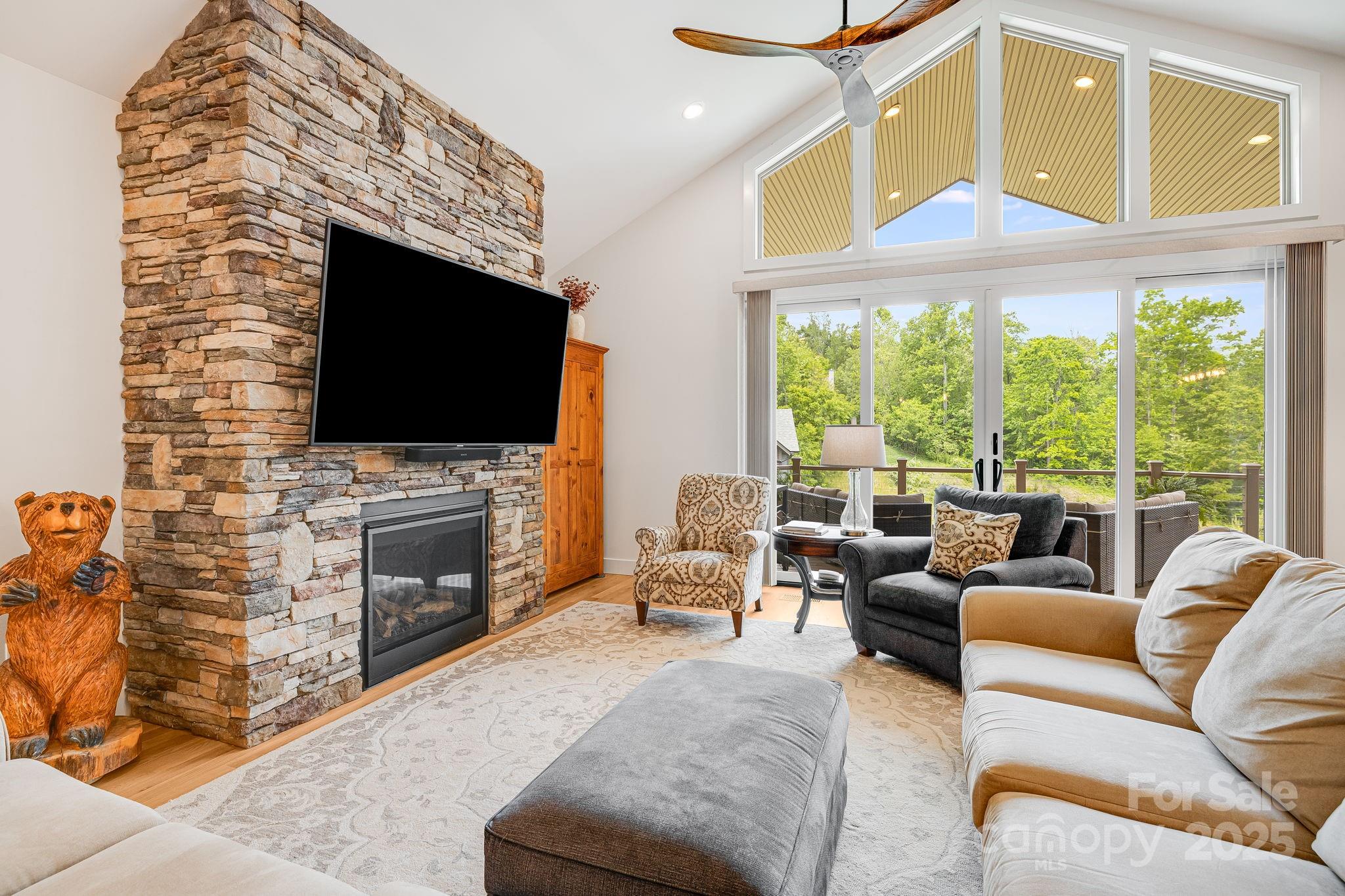 15 Ledgestone Drive