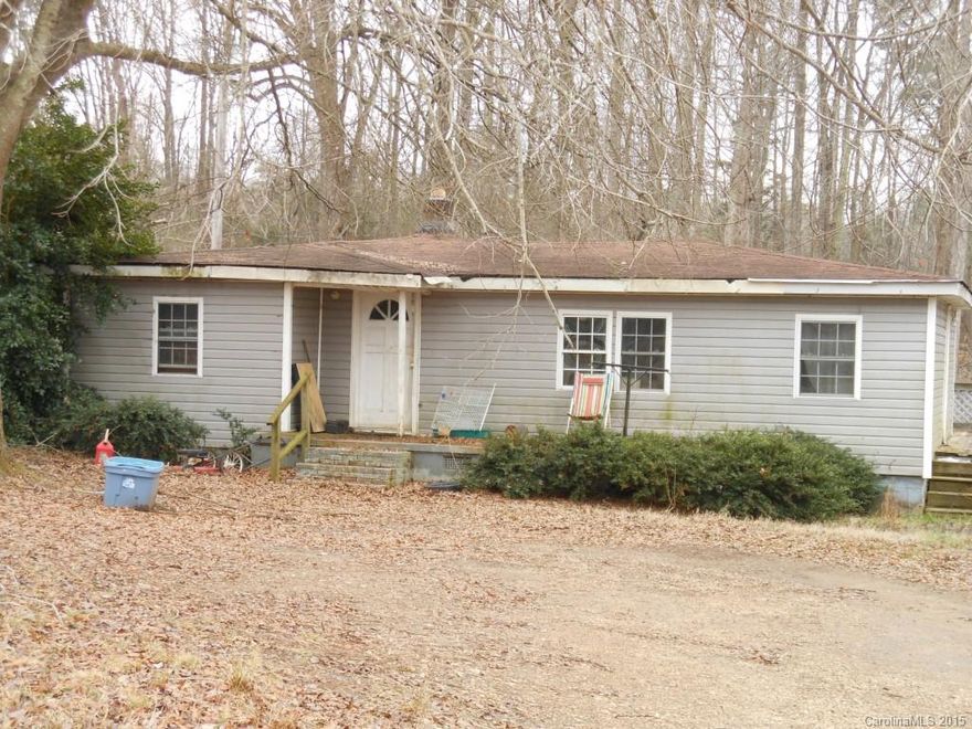 A DIAMOND IN THE RUFF 3 BEDROOM 1 FULL BATH, LIVING ROOM, DINING ROOM, KITCHEN