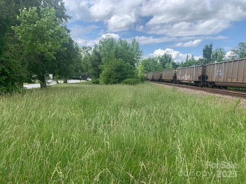 3.02AC 9TH Avenue E Hendersonville NC 28792