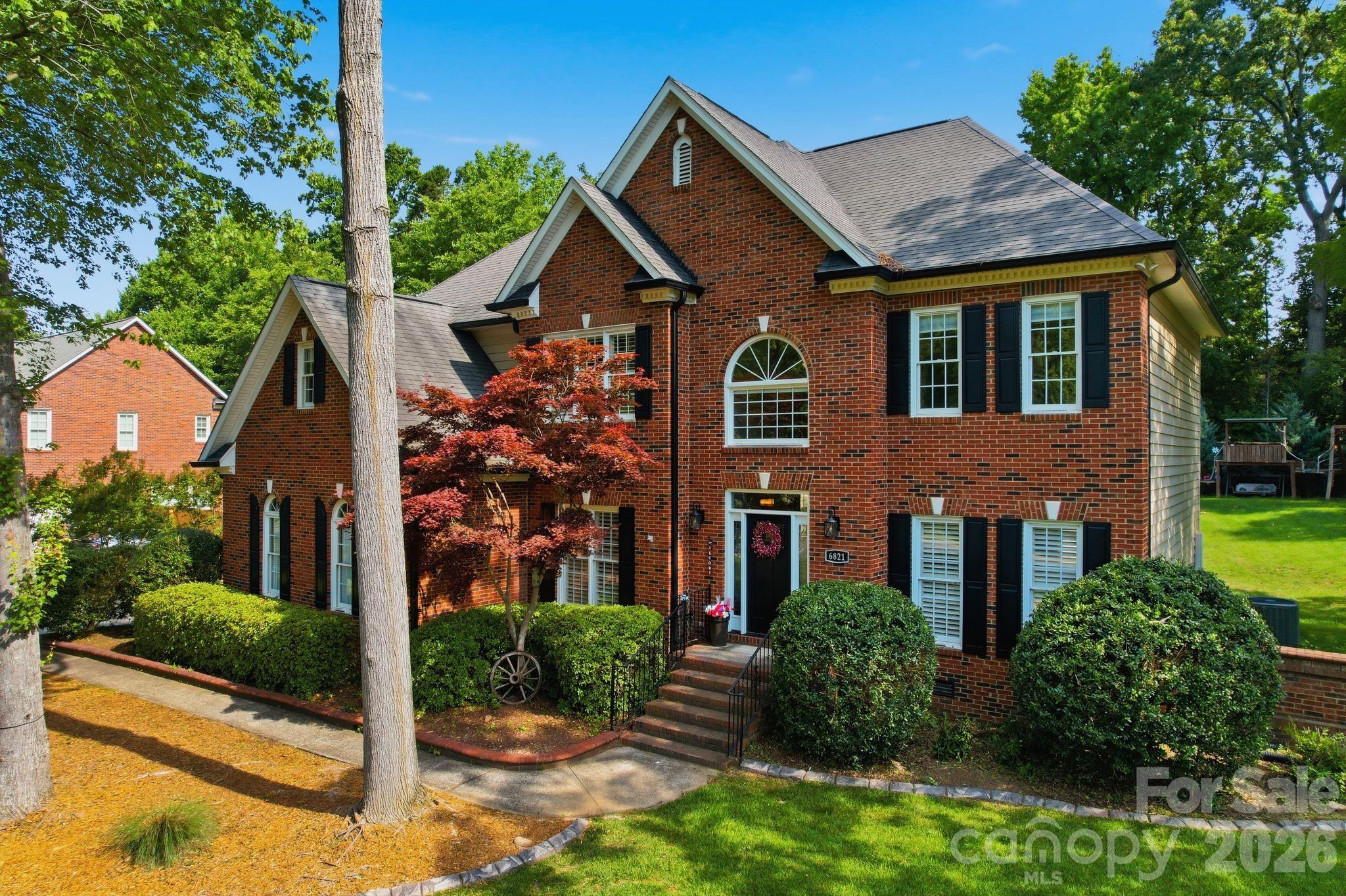 6821 Hollow Oak Drive