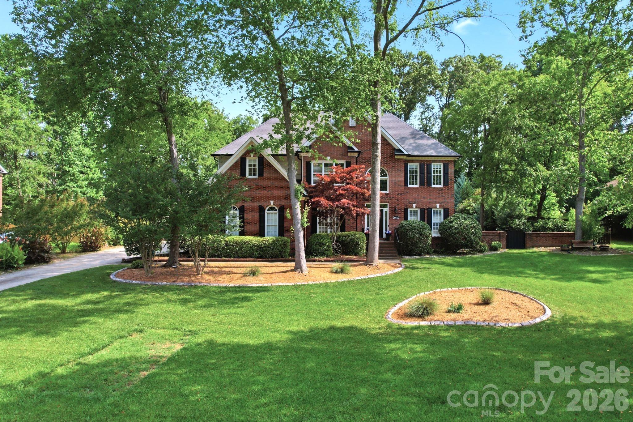 6821 Hollow Oak Drive