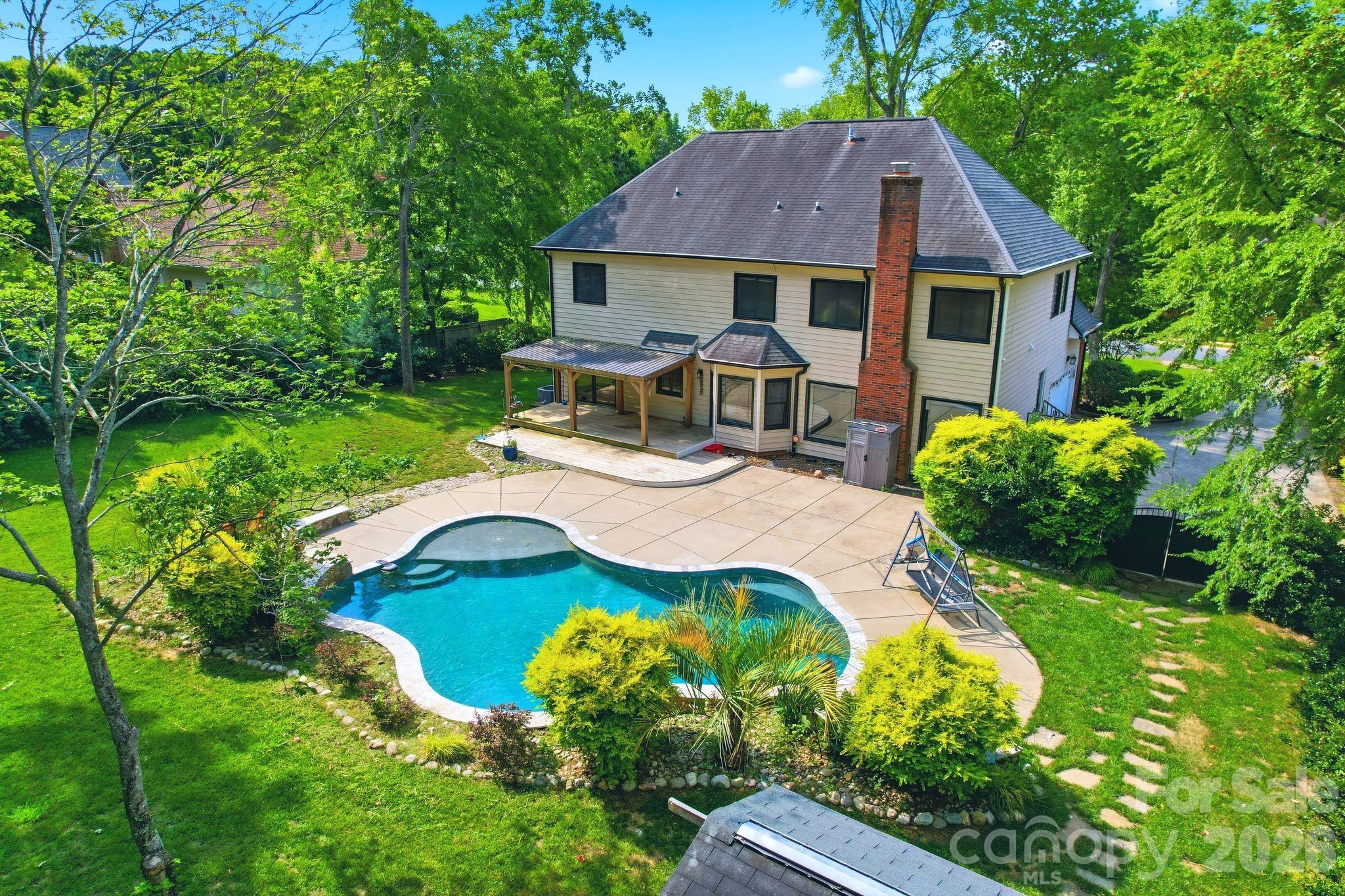 6821 Hollow Oak Drive