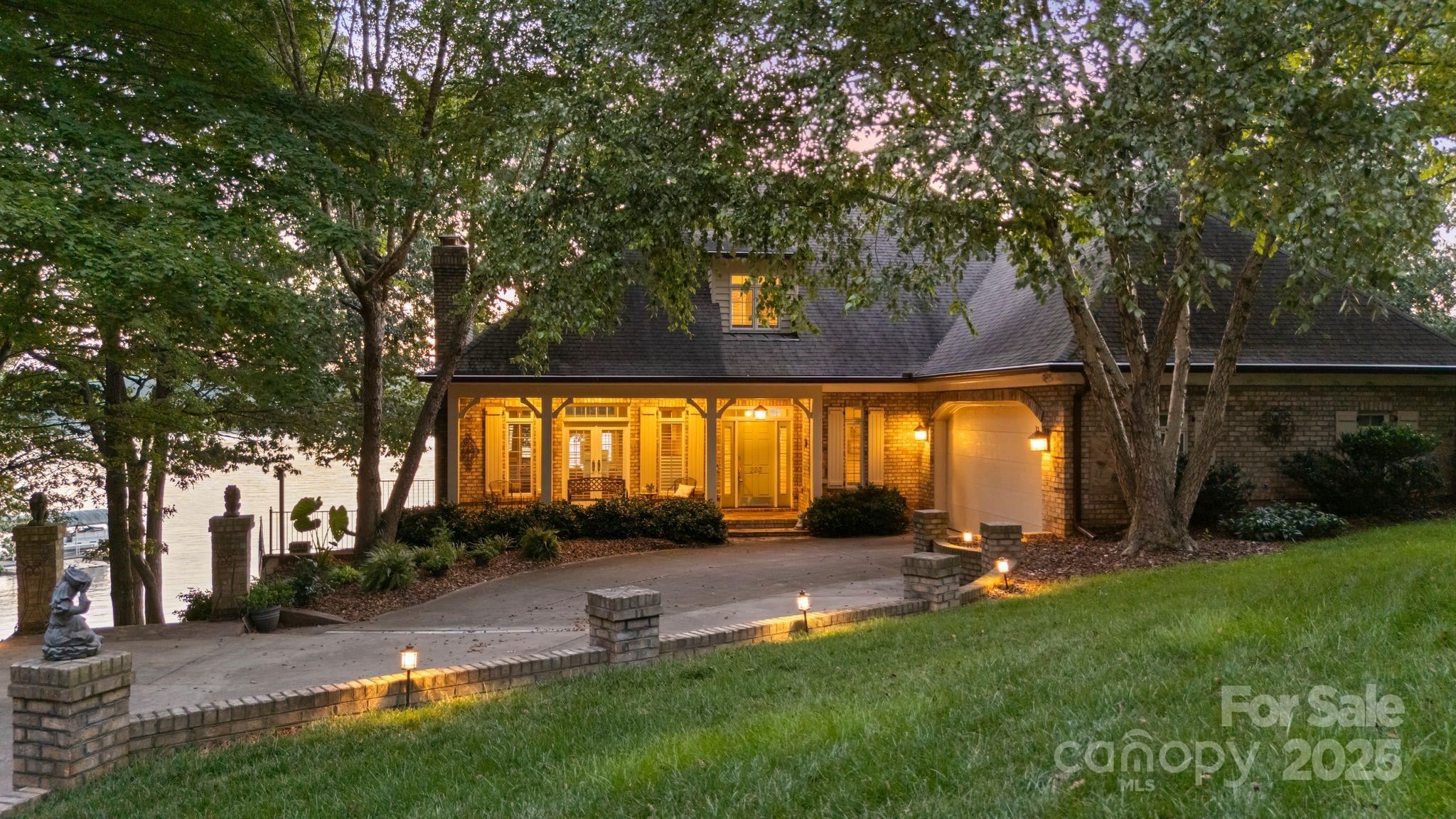 223 Larkspur Lane