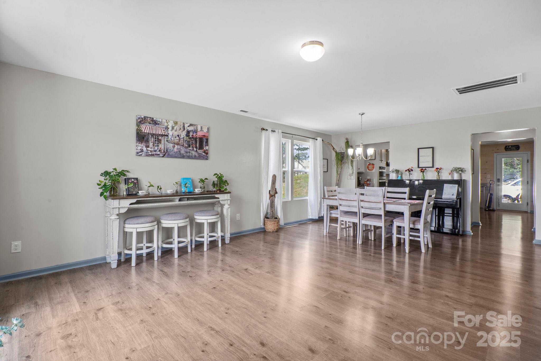 712 Coventry Drive