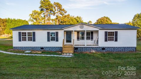 Photo of 2918 23rd Avenue NE, Hickory, NC 28601 (MLS # 4311527)
