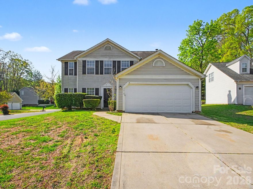 Great Investor Opportunity ! This property is located in the booming Mallard Creek corridor of North Charlotte. Great rental potential or fix and sell.  Property is waiting for your personal touch - the possibilities are endless.