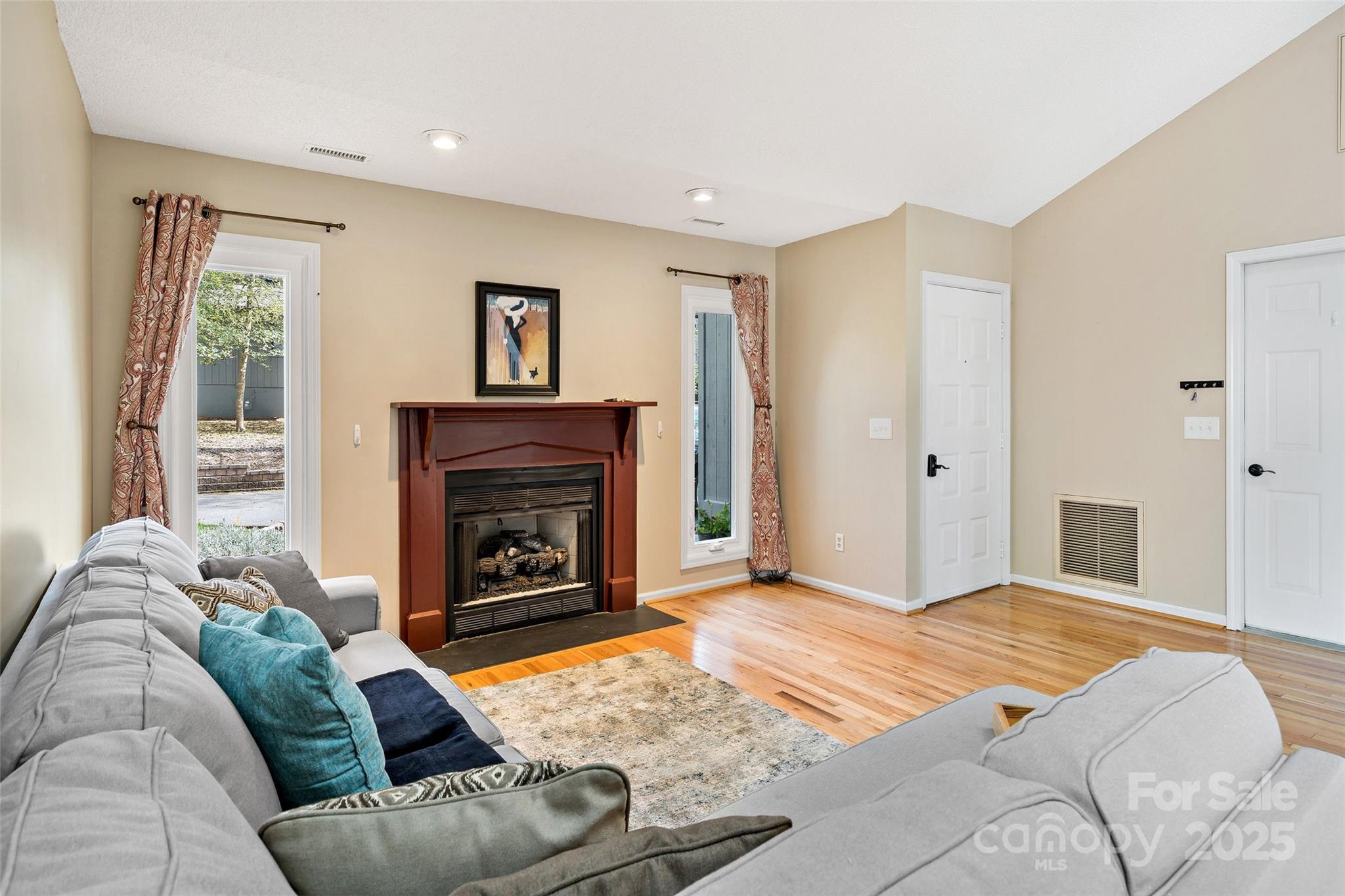 1501 Independence Trail