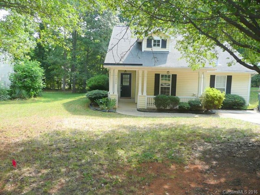 CLEAN AND BRIGHT.  MOVE RIGHT IN TO THIS 3 BEDROOM 2 BATH SINGLE FAMILY HOME IN THIS QUIET CONVENIENT SUBDIVISION.  MINUTES FROM UNIVERSITY AREA, NORTHLAKE MALL, CENTER CITY AND 15 MINUTES TO THE AIRPORT.  PRIVATE BACKYARD WITH PATIO, DECK AND  STORAGE SHED.
COVERED FRONT PORCH, SEPARATE LAUNDRY ROOM.  MUCH MORE.