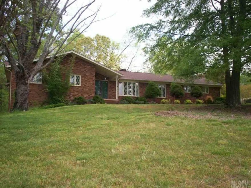 BRICK RANCH HOME LOCATED IN A HIGHLY DESIRABLE NEIGHBORHOOD IN VALDESE. MAIN LEVEL INCLUDES 3 BR 2 FULL BA LIVING, DINING, DEN, SUNROOM. 2 ATTACHED GARAGE-1 BUILT IN. BASEMENT FEATURES FAMILY ROOM AND BATH. SECLUDED BACK YARD.