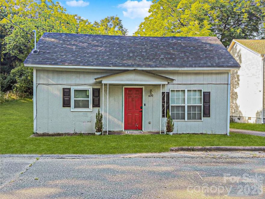 Charming and well-maintained home in the heart of Gastonia, offering a blend of character and modern updates. Features a bright, inviting layout with spacious living areas, a functional kitchen with ample cabinetry, and comfortable bedrooms. Enjoy a versatile outdoor space perfect for relaxing or entertaining. Conveniently located near downtown, dining, shopping, and major highways. Great opportunity for homeowners or investors—don’t miss it!