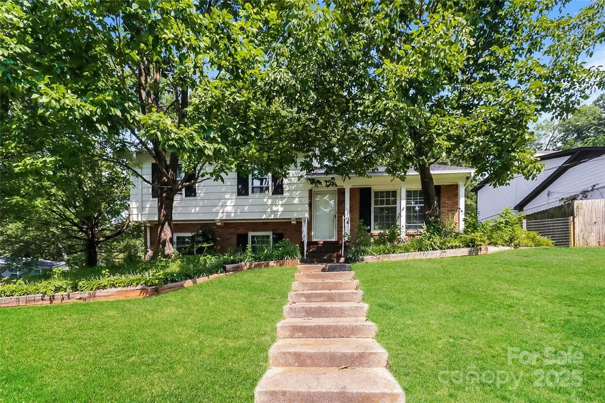 Beautiful home in a convenient Charlotte location! Features charming knotty pine accents in the kitchen and den, with an open kitchen into the living area. Durable LVP flooring extends throughout the entire home.