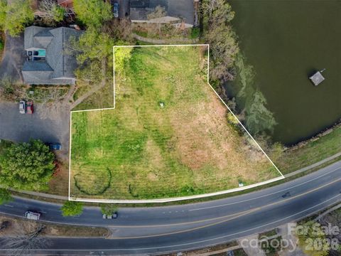 1725 Village Lake Drive Charlotte NC 28212