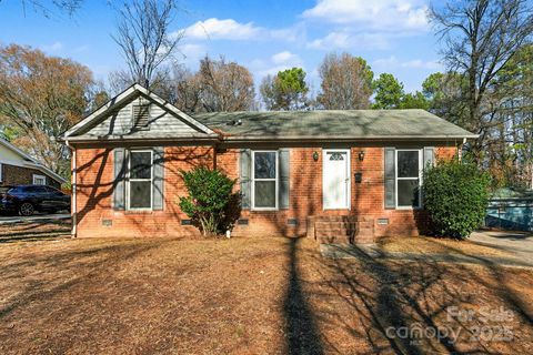 Photo of 7125 Covecreek Drive, Charlotte, NC 28215 (MLS # 4330869)