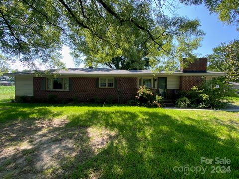 Single Family Residence in Polkton NC 7807 Ansonville Polkton Road.jpg