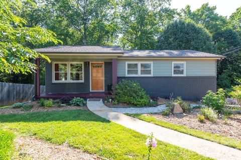 Photo of 32 Harnett Street, Asheville, NC 28806 (MLS # 4394593)