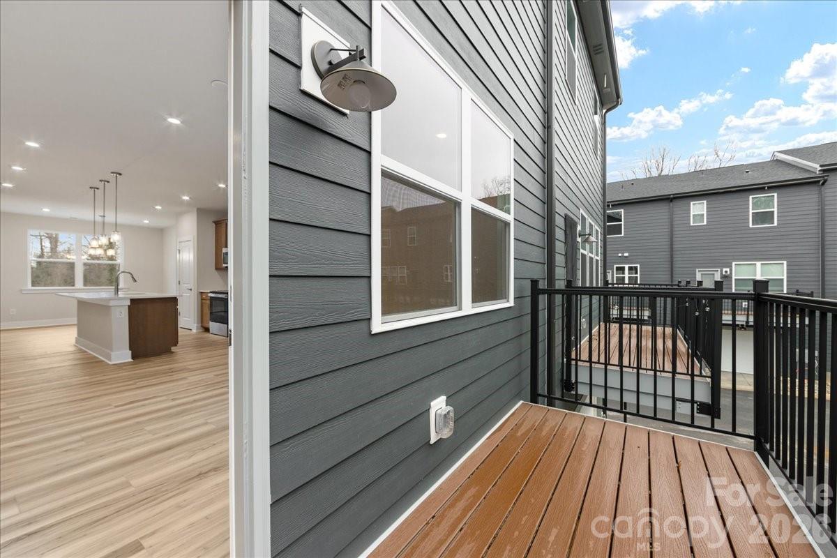 Context at Oakhurst - Residential