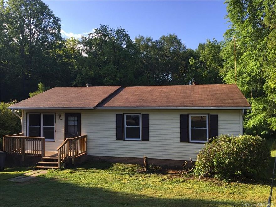 Don't miss this 3 BR , 1 1/2 bath home w/full unfinished basement !  Located in "Royal Oaks".  New carpet & fresh painting.  Great for you or  good rental property