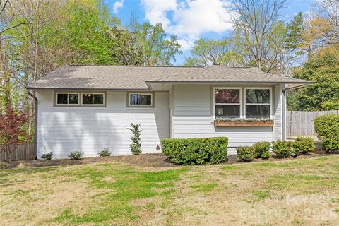 Photo of 4418 Murrayhill Road, Charlotte, NC 28209 (MLS # 4361770)