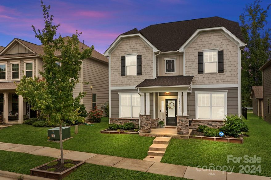 Perfect home in one of Davidson's most desirable neighborhoods with tons of activities throughout the year!  The open floorplan with trending upgrades will be sure to delight guests while entertaining.  Neutral paint and finishes offer a move in ready feel for the lucky buyer that comes along.  The kitchen boast quartz counter tops, gas cooktop and double oven for a chef or entertainers dream!  Whether you are cheering on your friend or family member at the annual Turkey Trot, catching up at one of the Food Truck events or holiday activities...this neighborhood is sure to please.